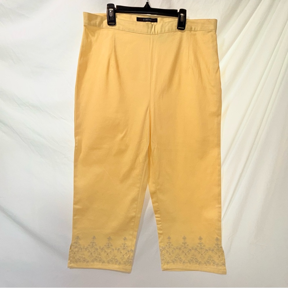 Bill Blass Yellow Stretch Capri Pants